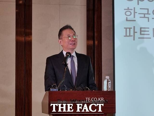 '구글 출신' 오픈AI코리아 대표, <b>제미나이</b> 맹추격에 "우리만의 길 간다...