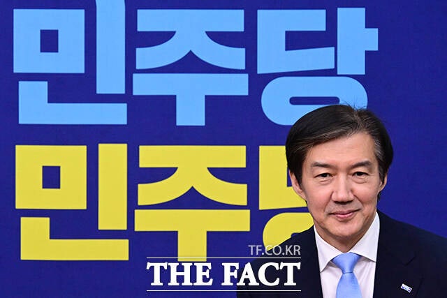 여권을 향해 강한 비판을 쏟아내는 조국혁신당이 야권 인사들 사이 불거진 의혹들에 대해서는 침묵으로 일관하고 있다. 사진은 조국 조국혁신당 대표. /남윤호 기자