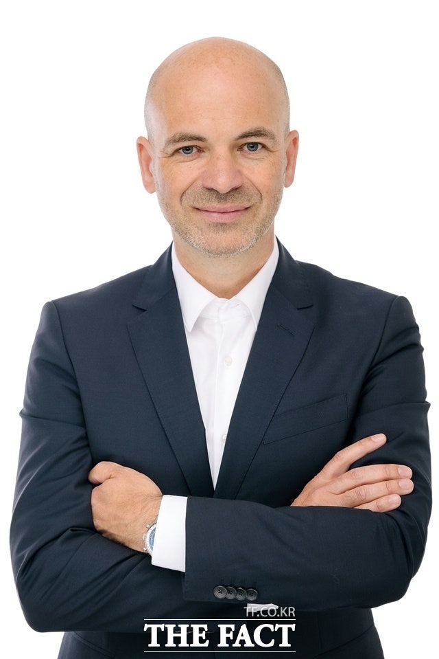 현대자동차는 다음 주 정기 임원 인사에서 R&D본부장을 양희원 사장에서 독일 출신 만프레드 하러 차량개발담당 부사장으로 교체할 것으로 전해졌다./현대차그룹