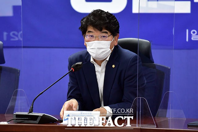 보좌관을 강제 추행한 혐의로 기소된 박완주 전 더불어민주당 의원에게 징역형이 확정됐다./더팩트 DB