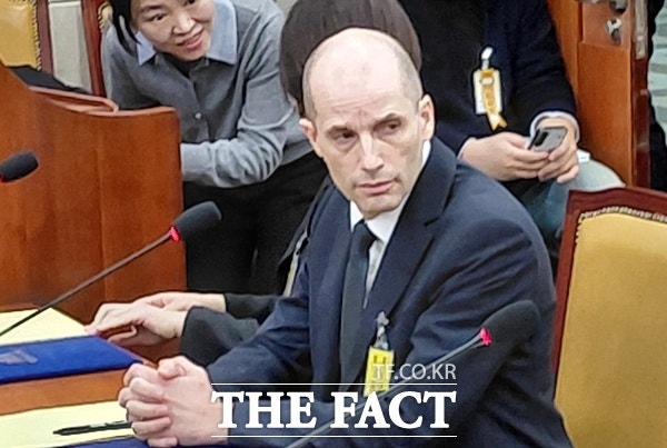 해롤드 로저스 쿠팡 임시 대표이사가 17일 오전 국회 과학기술정보방송통신위원회 청문회에 참석했다./손원태 기자