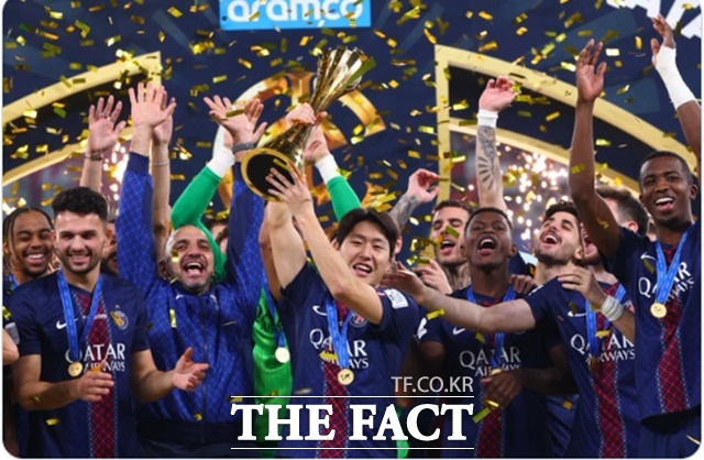 '우승 콜렉터' <b>이강인</b>, 올 여섯번째 트로피 '포옹'...PSG, FIFA 인터콘티...