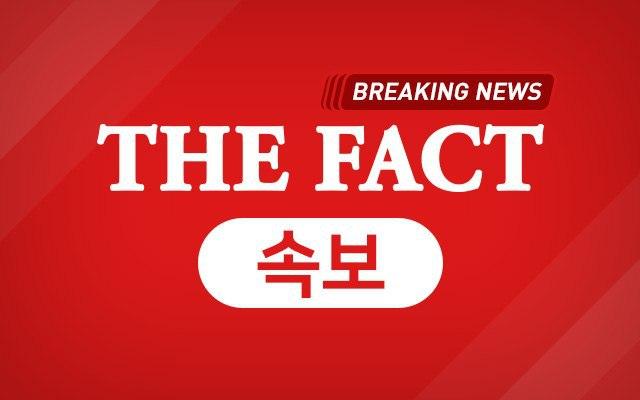 국회 패스트트랙 사건 관련 폭력행위 등 처벌에 관한 법률 위반(공동폭행) 등 혐의로 기소된 더불어민주당 박범계·박주민 의원이 19일 1심에서 벌금형의 선고유예를 받았다.