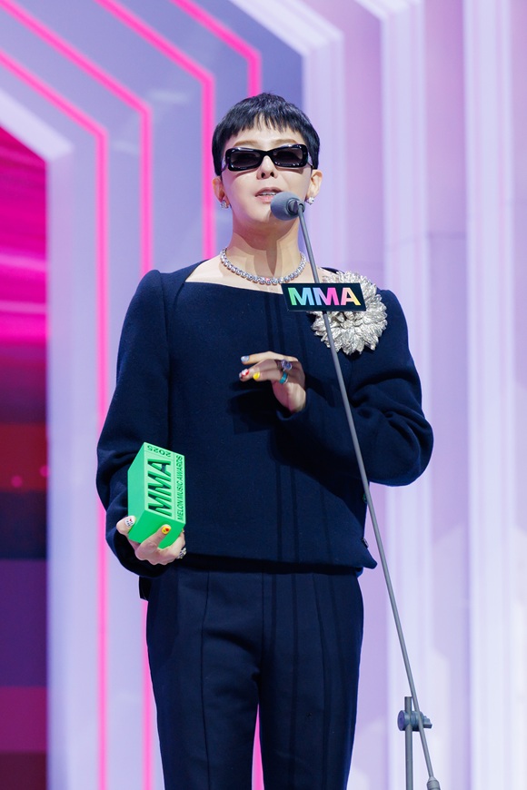 '2025 <b>MMA</b>' GD로 시작해 GD로 끝났다…대상 포함 7관왕(종합)