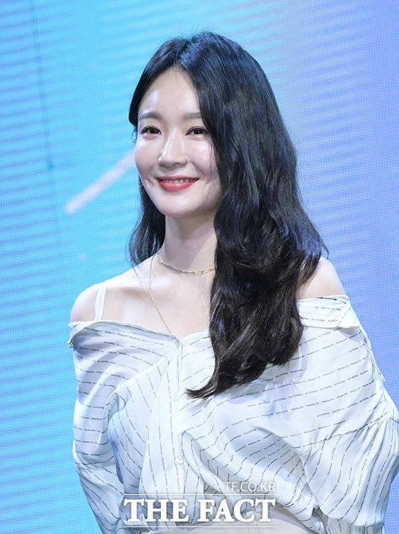 <b>강민경</b>, '<b>주사 이모</b>' 팔로우 해명…"저와 무관한 일"