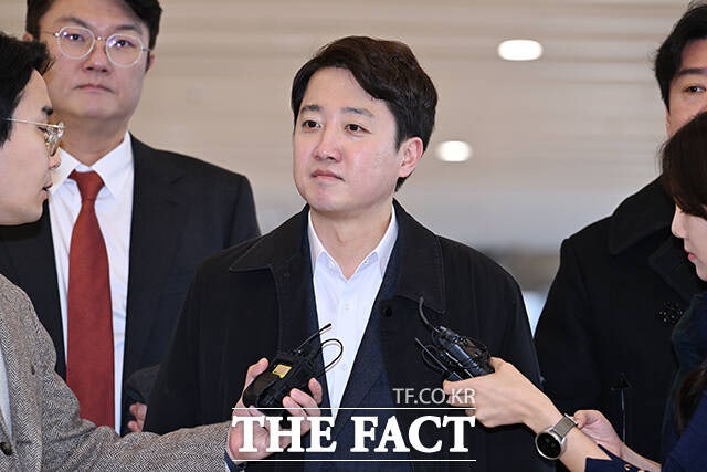 '<b>공천개입 의혹</b>' <b>이준석</b> "윤석열과 공범? 무리한 시도"