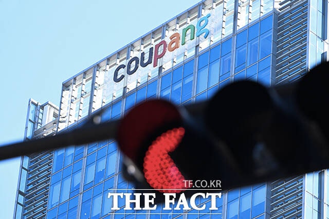 국내 최대 이커머스 플랫폼 '쿠팡'에서 3370만 건에 달하는 개인정보가 유출된 가운데 1일 오후 서울 송파구 쿠팡 본사의 모습이 보이고 있다./박헌우 기자