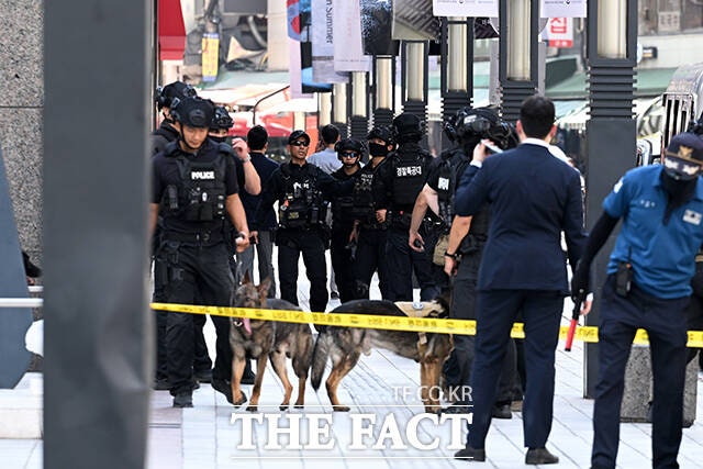 31일 경찰청에 따르면 지난 3월 공중협박죄 시행 이후 지난 20일까지 185건의 사건이 발생했고 133건이 검거됐다.피의자 125명 중에서 송치된 인원은 96명으로 11명은 구속 상태로 검찰에 넘겨졌다.사진은 