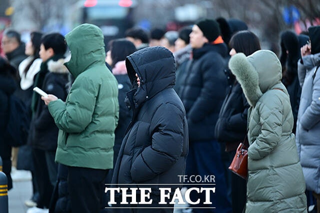 기상청에 따르면 3일 아침 기온이 평년(최저 영하 12도~0도,최고 1도~9도)보다 낮은 가운데 낮부터 기온이 점차 올라 당분간 평년과 비슷할 것으로 관측된다./남윤호 기자