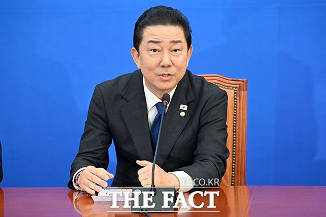 김병기 더불어민주당 원내대표가 지난해 12월30일 서울 여의도 국회에서 열린 원내대책회의에서 발언을 하고 있다./국회=남용희 기자