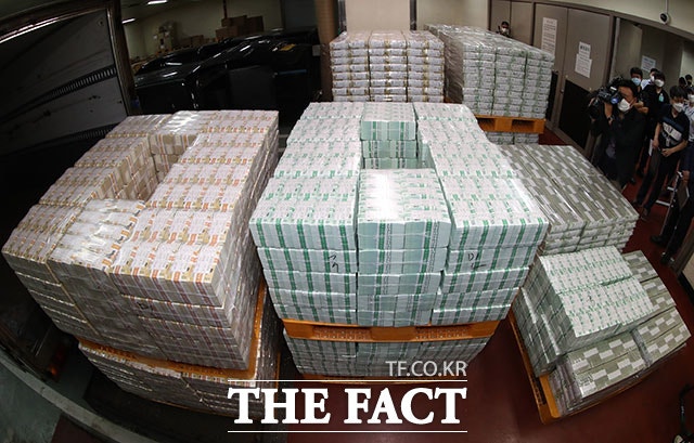 특검팀은 지난해 12월 19일 한국은행 발권국에 대한 수색검증 영장을 집행하며 관봉권 폐기 의혹 관련 첫 강제수사에 나섰다.사진은 기사 내용과 직접적 관련이 없음./사진공동취재단