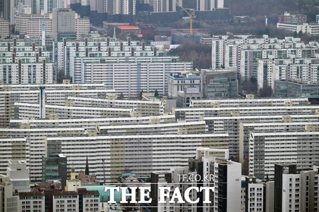 지난해 서울 강남구 재건축아파트의 3.3㎡(평)당 평균 매매가격이 1억원을 돌파한 것으로 나타났다./남윤호 기자