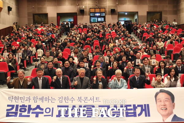 김한수 전 배재대학교 부총장이 17일 배재대학교 21세기관에서 '교실을 교실답게' 북콘서트를 개최했다. /정예준 기자
