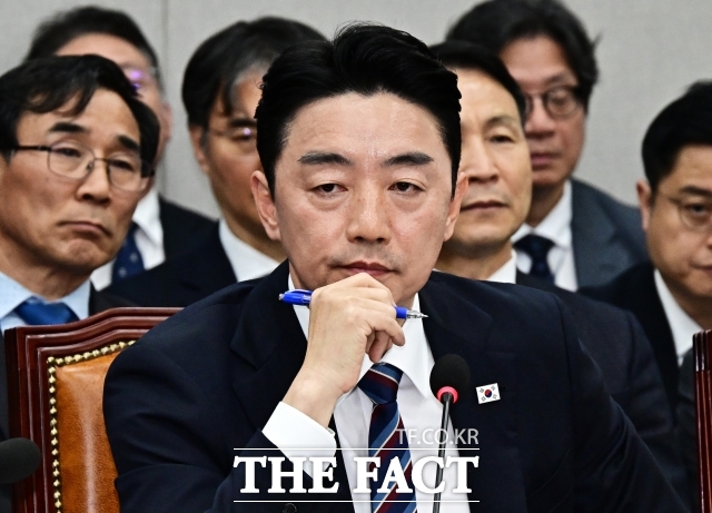 강훈식, 부동산 불패 끝냈다