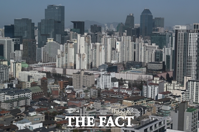 경기도 아파트 분양가가 5년 사이 40% 이상 오르는 등 상승세를 이어가고 있다. /박헌우 기자