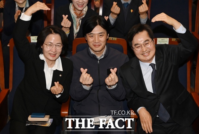 일각에서는 한 의원이 네거티브 공세에 집중하며 중도 확장성을 확보하지 못했고, 결과적으로 강성 지지층에 머무르며 한계에 직면했다는 평가도 나온다. 사진은 지난달 26일 경기 화성시 수원대학교 벨칸토아트센터에서 열린