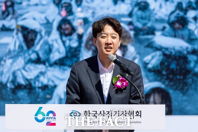 이준석 개혁신당 대표가 6·3 지방선거 앞두고 더불어민주당과 국민의힘 공천에서 탈락한 인사들을 흡수하는, 이른바 '이삭줍기' 전략을 펼치며 본격적인 외연 확장에 나섰다. 사진은 이