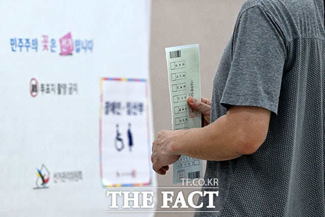 투표소 소란에 폭행 잇따라…<b>선거</b> 3시간 만에 <b>신고</b> '88건'