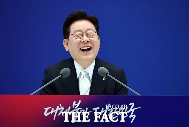 李 <b>대통령</b> "월드컵 첫 경기, 5200만 함성이 자신감·용기 되길"