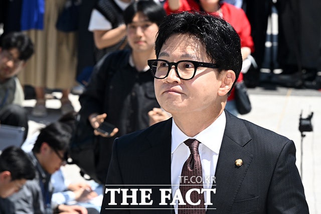 독자 노선 걷는 한동훈, 여야 동시 압박…당권 접수 셈법은