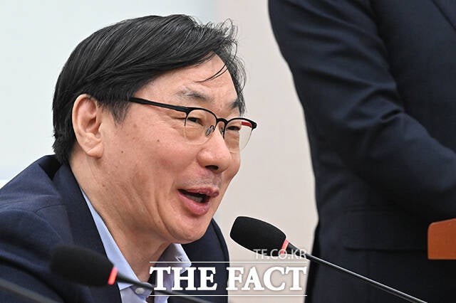 이화영 동행 교도관 "연어 먹었지만 술 없어…공범들 자주 만나"