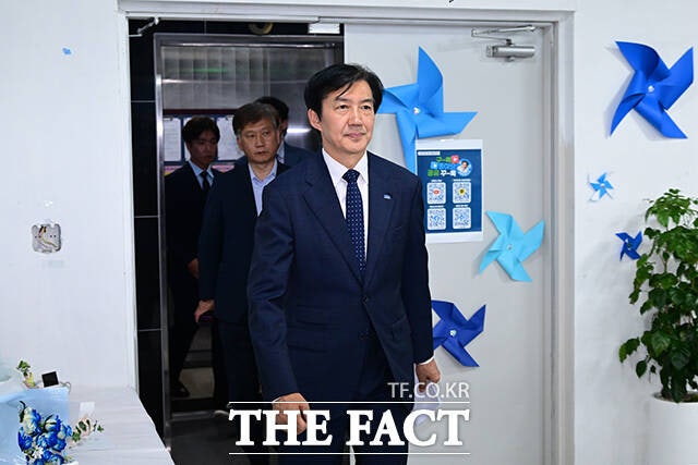 '조국 없는 조국혁신당' 순항할까…당권 경쟁 시작됐다?