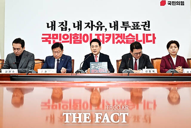 지지율 역전했지만…국힘 발목 잡은 '반등의 딜레마'