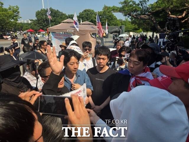 경찰, 개표소 봉쇄 12일 만에 진입 시도…경고에도 시위대 반발