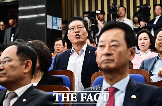 "당 완전 불통" "대안없는 미래"…국힘 의총, 장동혁 거취 두고 '아수라장'