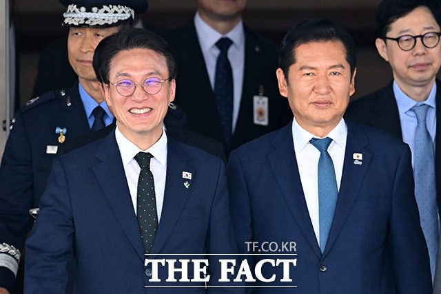 밝은 표정 김민석, 고개숙인 정청래 [TF포착]