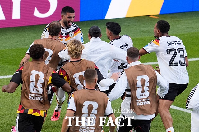 ‘전차군단’ 독일, 코트디부아르에 2-1 극적 역전승… 12년 만에 조별리...