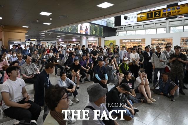 [강일홍의 오늘연예] "홍명보 나가!" 직격탄…남아공전 '참패' 연예계도 분노
