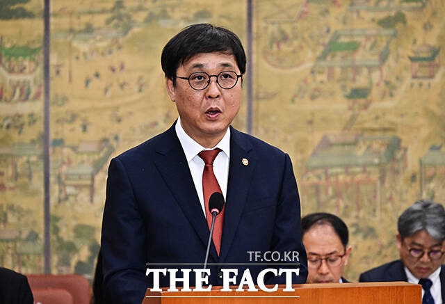 <b>최휘영 문체부 장관</b> "수렁에 빠진 韓축구, 근본 대안 만들어야 할 때"