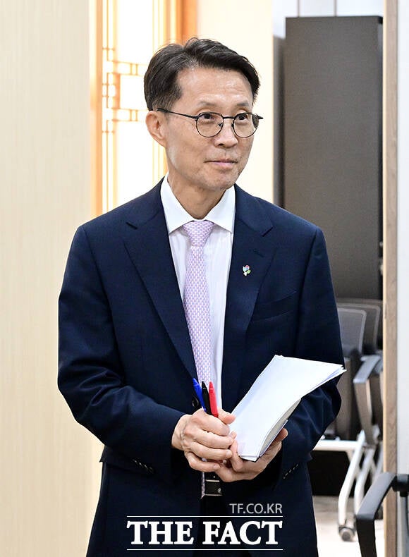회의 참석하는 김진오 저출산고령사회위원회 부위원장 [포토]