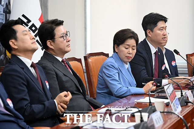 <b>국민의힘</b> 최고위 충돌..."장동혁 내려와야" VS "당원이 뽑은 대표 모욕"...