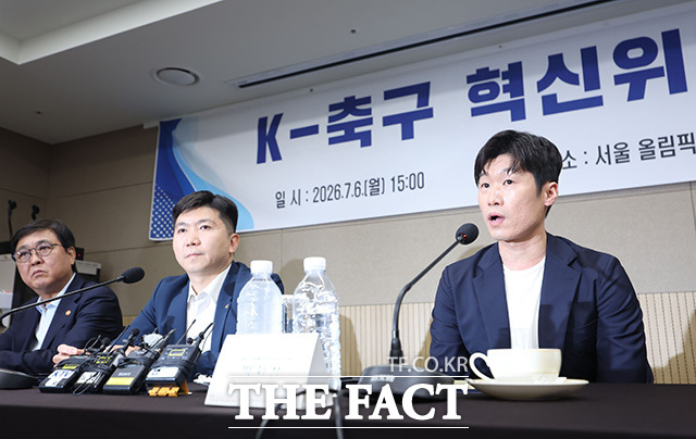 'K-축구 혁신위원회' 출범, 투톱으로 나선 박지성-<b>유승민</b> [TF사진관]