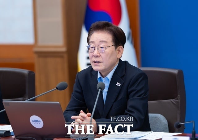[속보] 李 대통령 "메가프로젝트가 이벤트? 공인 태도 맞나"
