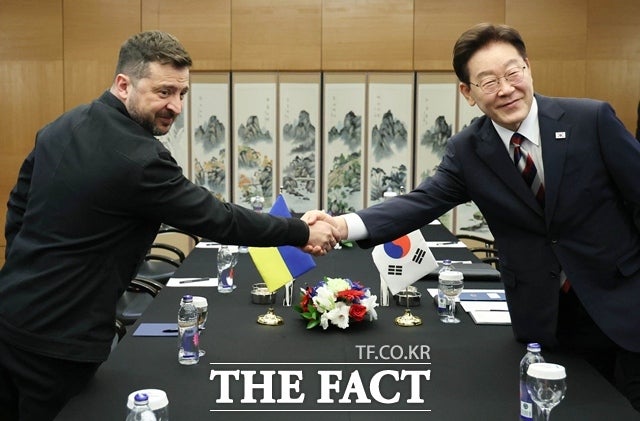 <b>李 대통령</b>, <b>젤렌스키</b>와 첫 <b>회담</b>…"인도적 지원 지속·재건 노력 동참"
