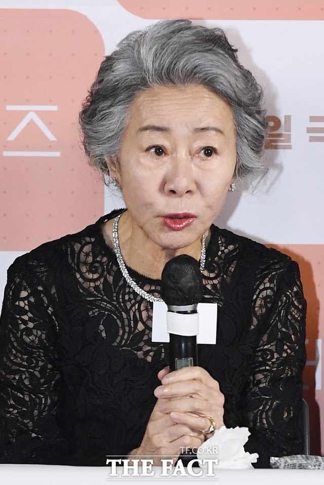 [강일홍의 오늘연예] 윤여정, '또 도전' 한국 최초 에미상 여우조연상 ...