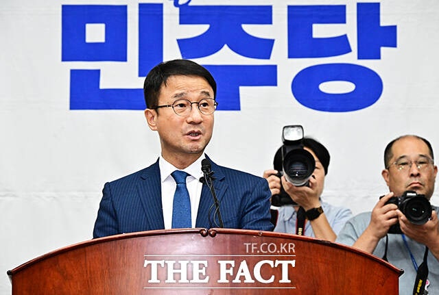<b>민주</b>, <b>홈플러스</b> 사태 <b>청문회</b> 추진…"MBK·메리츠 책임 회피"