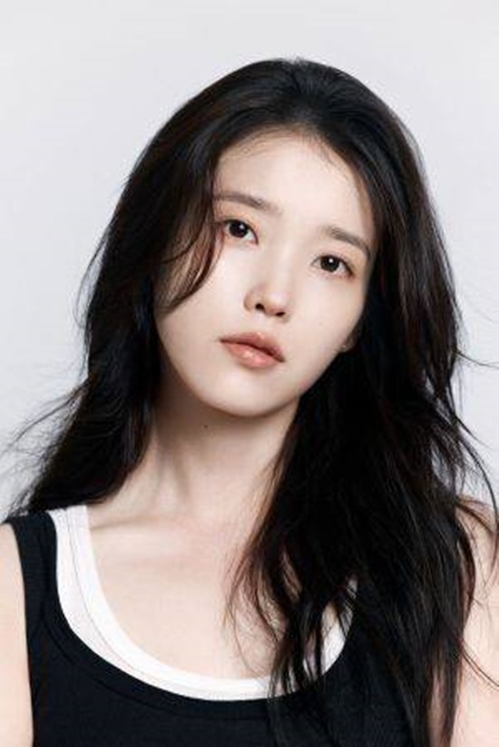 [강일홍의 오늘연예] 아이유, 미국 법원에…'표절·국적' 허위 루머 추적
