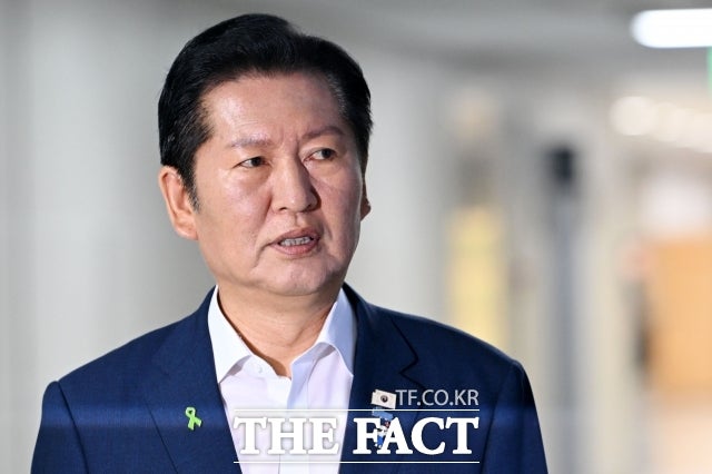 경찰, <b>정청래</b> 탑승 <b>차량 파손</b> 50대 검거