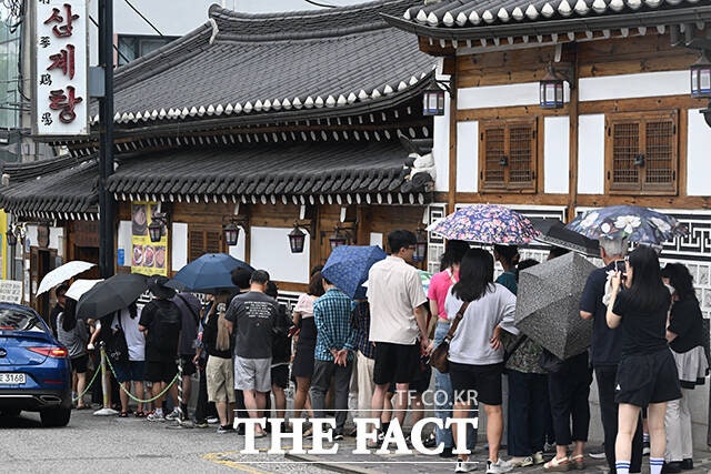 무더위 중복에는 <b>삼계탕</b> [포토]