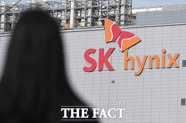 美서 더 비싼 <b>SK하이닉스</b>…WSJ "<b>ADR</b> 프리미엄, AI 과열 경고"