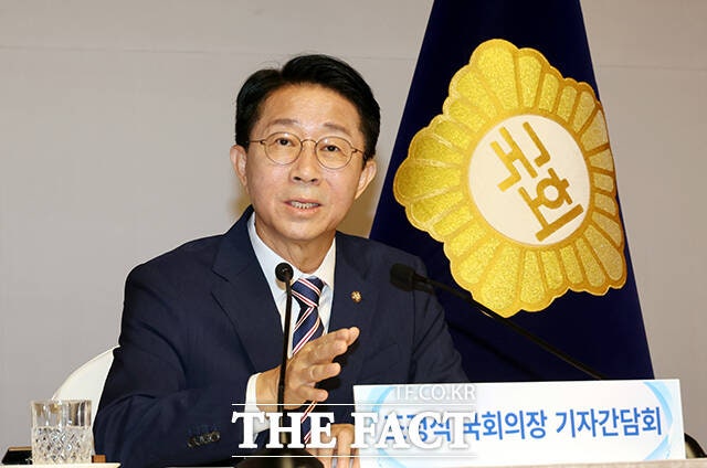 <b>국회의장</b> '대통령 연임' 발언 파장…개헌 난항 예고
