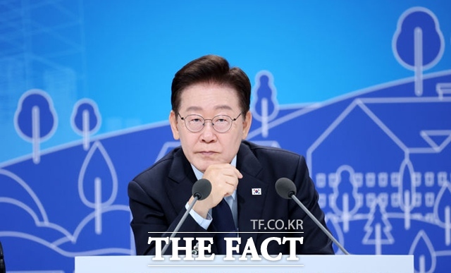 정부가 이달 진행한 부동산 토론회에서도 이주비 대출 완화 목소리가 컸다.이에 이재명 대통령은 ""종전 주택을 담보로 할 것이냐,<a href="?ID=7527.html">사이트목록인벤</a>신축주택 담보로 할 것이냐 문제하고 관련이 있어 보인다"며 "금융위원회에서 검토하고 