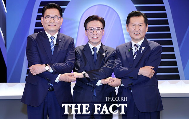 與 <b>당권</b>주자 2차 토론…부동산 세제개편엔 '신중' 신천지 의혹엔 '격론...