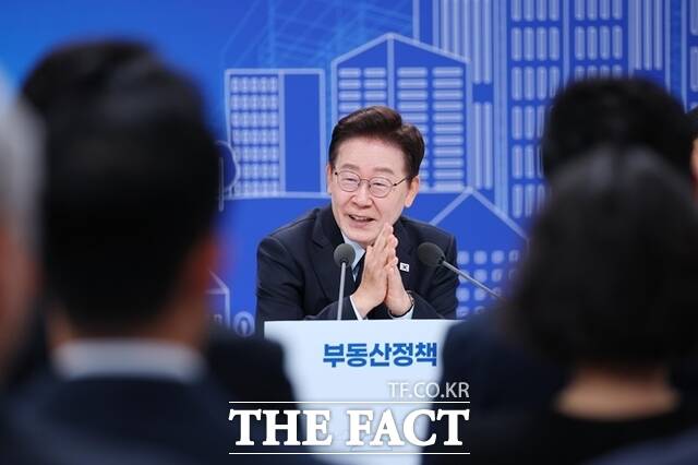 이재명 대통령이 7일 오후 2시 비공개로 부동산 정책 점검 2차 회의를 주재할 예정이다.사진은 이재명 대통령이 지난달 23일 서울 여의도 KBS 별관에서 열린 부동산정책 국민 대토론회에서 발언하고 있는 모습./뉴시