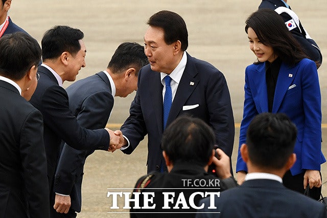 "한 쪽 편만 들지 마세요"…재판장 쏘아붙인 <b>김건희</b>