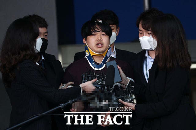 '박사방' <b>조주빈</b> "5년형도 대법서 다투게 해달라" <b>헌법소원 기각</b>